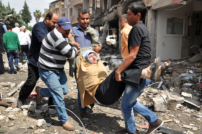 A person is evacuated from the site where car bombs exploded on May 11, 2013 near the town hall in Reyhanli, just a few kilometres from the main border crossing into Syria (AFP Photo/ANATOLIAN NEWS AGENCY)